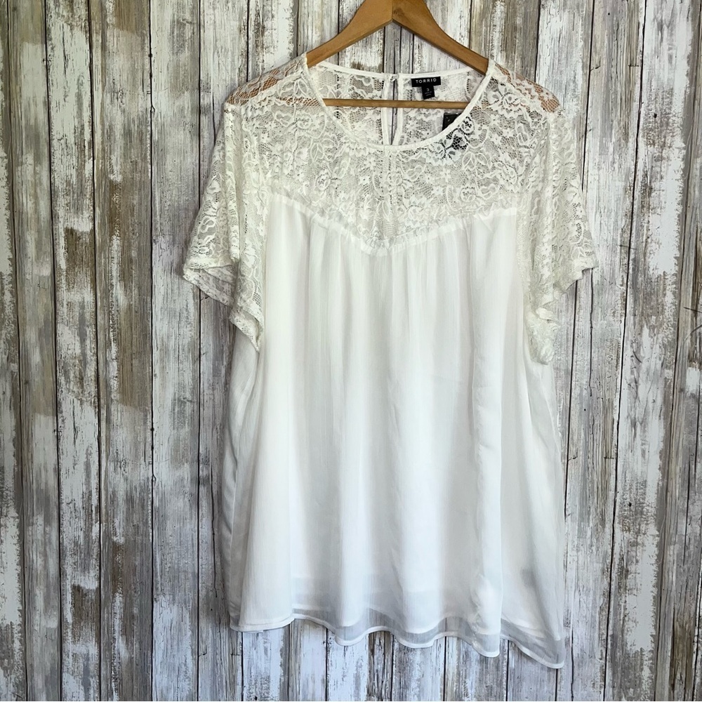 NWT Torrid White Lace Blouse 3X Plus Size Super Soft Crew Neck Feminine Flowy - Picture 2 of 7